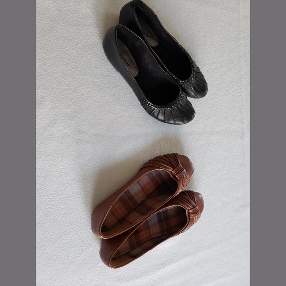 2 for $20 - Bare Traps Black Flats and Brown Flats - Picture 1 of 7